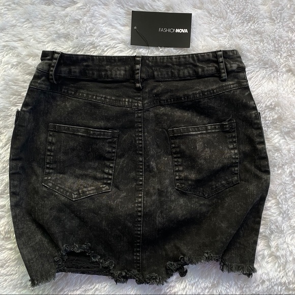 ❌SOLD❌NWT Distressed Mini Skirt - Picture 5 of 5